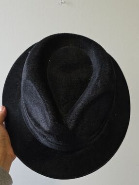 Classic Black Felt Fedora Hat - Stylish Men's Accessory